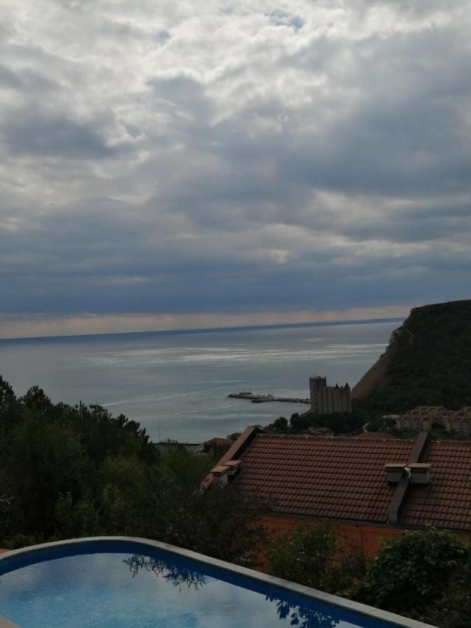 Complex Karia IV Apartment Kavarna Luaran gambar