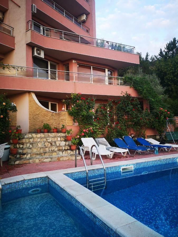 Complex Karia IV Apartment Kavarna Luaran gambar
