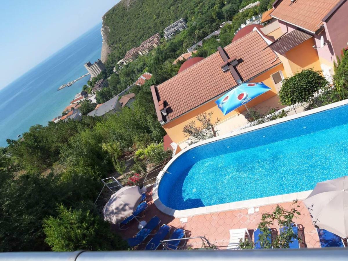 Complex Karia IV Apartment Kavarna Luaran gambar